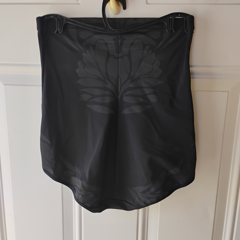 Maidenform Black High-Waist Sculpting Brief with Subtle Floral Pattern - Picture 2 of 7